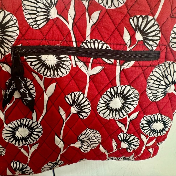 Pre-owned. Vera Bradley Crossbody Floral Purse. Retired RED "DECO DAISY" pattern - Picture 10 of 15
